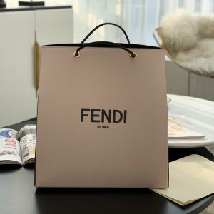 Canada  芬迪Fendi購物袋Pack最新繫列芬迪包經典款式
