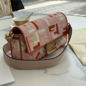 Kuwait芬迪Fendi baguette包芬迪女包官網旗艦店