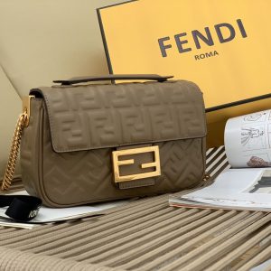 UAE United Arab Emirates 芬迪Fendi Baguette 包包