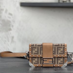 Saudi Arabia Dammam芬迪BAGUETTE TRUNK老花盒子