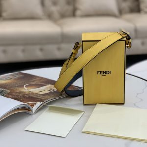 United Arab Emirates芬迪Fendi購物袋Pack 最新繫列豎版