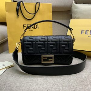 Toronto Canada芬迪Fendi Baguette包中號芬迪包包官網