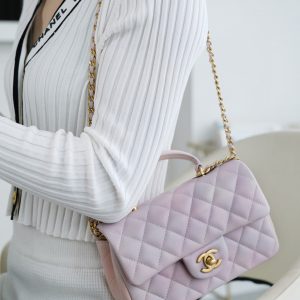 Taiwan香奈兒 chanel 2022 手提 cf mini 漸變粉上身圖