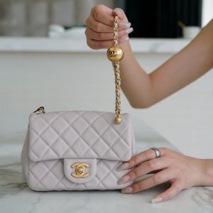 Britain   chanel cf 金屬球 方胖子 淡紫色香奈兒女款包包