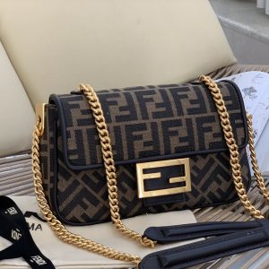 Japan 芬迪Fendi Baguette 經典包款 芬迪包包是什麼檔次