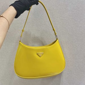 United Arab Emirates普拉達新款中古腋下包普拉達包包