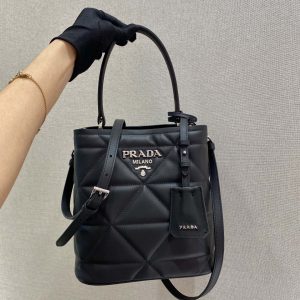 Nottingham UK Britain PRADA 普拉達新款女包普拉達的女包