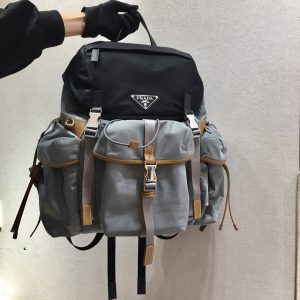 Indonesia PRADA 普拉達新款雙肩背包普拉達雙肩背包多少
