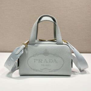 Canada PRADA 普拉達新款雕花logo斜跨包普拉達包包