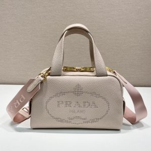 Canada Ottawa PRADA 普拉達新款雕花logo斜跨包