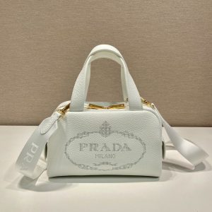 Australia  PRADA 普拉達斜跨包新款雕花logo普拉達女士包