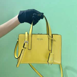 Kuwait PRADA 普拉達mini購物袋普拉達包包屬於什麽檔次