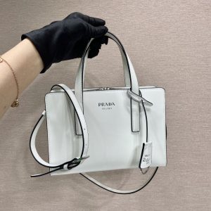 Qatar Doha PRADA 普拉達mini購物袋普拉達包包的價格