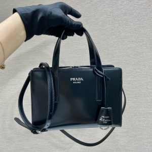 Bahrain manama PRADA 普拉達mini購物袋普拉達女士包