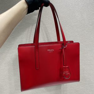 Bahrain East riffa PRADA 普拉達新款tote購物袋春季款