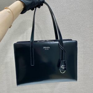 Republic of Indonesia  PRADA 普拉達新款tote購物袋
