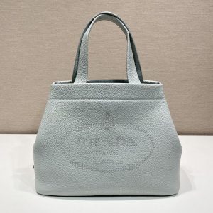 Arkhangel’sk-gorod  PRADA 普拉達新款雕花logo托特包