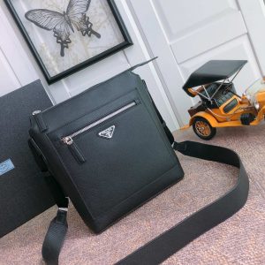 RYAZAN’ / station Lesok PRADA 普拉達新款斜跨男包