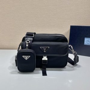 Saudi Arabia Riyadh PRADA 普拉達新款郵差包斜挎包