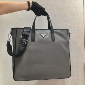 Bahrain manama PRADA 普拉達尼龍托特包普拉達包包