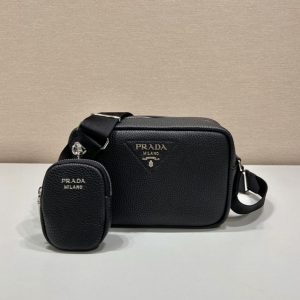 Cambridge UK Britain PRADA 新款斜跨包普拉達包包官網