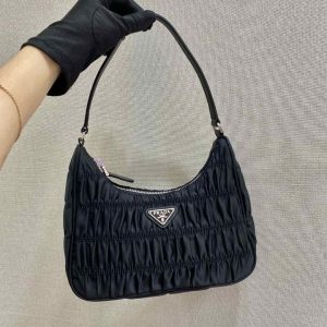 Irkutsk/ station Batarejnaja PRADA 普拉達Hobo手拎腋下包
