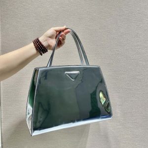 PRADA 普拉達新款手提包春夏繫列普拉達包包的價格