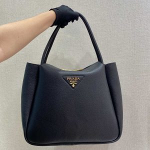 RYAZAN’ / station Lesok PRADA 普拉達秋冬繫列手提包