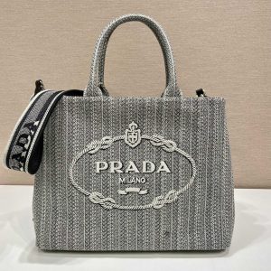 PRADA 普拉達刺繡托特包普拉達包包是哪個國家的品牌