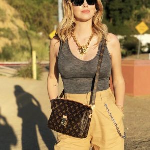 PENZA II  LV路易威登經典老花郵差包metis M44875