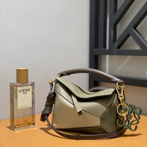 Cambridge UK Britain羅意威Mini puzzle LOEWE包包官網