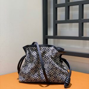 Manchester UK Britai羅意威flamenco包LOEWE的包包價格