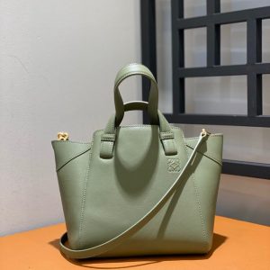 Biklyan’ LOEWE Hammok Nugget羅意威女包官方網站