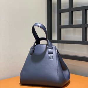 Yegor’yevsk 1 LOEWE Hammok Nugget羅意威女包圖片