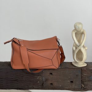 Gorikiy /station Pravdinsk羅意威Puzzle特大號LOEWE包包