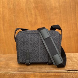 Irkutsk/ station Batarejnaja羅意威郵差包LOEWE信差包