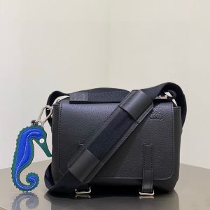 Kansk-Eniseyskiy 羅意威男裝新款郵差包 LOEWE的包包