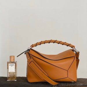 Kazan’ / station Lagernaja LOEWE羅意威新款麻花手柄型