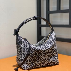 Kurgan LOEWE新色小號便當包羅意威Cubi飯盒包