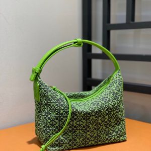 Lipetsk LOEWE新色小號便當包羅意威Cubi飯盒包