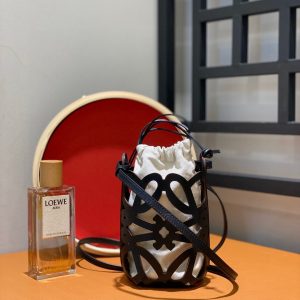 LOEWE羅意威喬欣同款 Anagram 鏤空手機包LOEWE