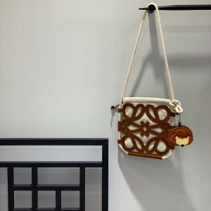 LOEWE羅意威新款香餑餑Anagram鏤空斜挎包羅意威官網