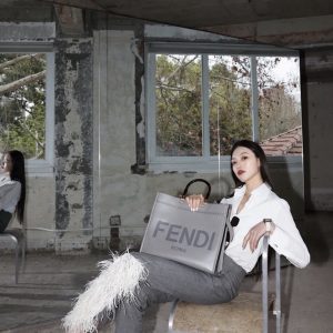 Biklyan’ 芬迪Fendi托特大包高級灰芬迪女包官網旗艦店