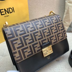 Gorikiy /station Pravdinsk芬迪Fendi KAN U繫列翻蓋手袋