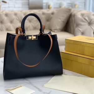 Zhigulevskoye more 芬迪Fendi peekaboo x tote黑色皮革