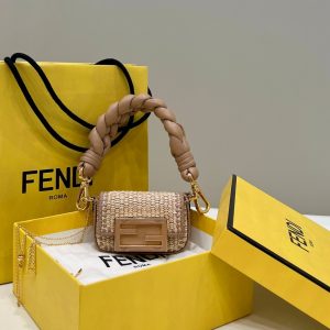 芬迪Fendi Nano baguette 拉菲草吊飾小包芬迪包包官網
