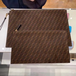 芬迪Fendi男士手拿包咖啡色芬迪男士手拿包哪款最經典