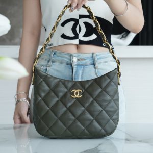 Zavolzhsk CHANEL 22k hobo 腋下包 軍綠色香奈兒 女包