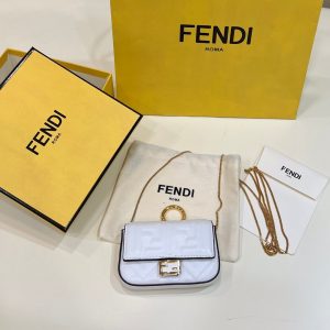 Berkakit 芬迪Fendi NANO  BAGUETTE  超級迷妳小包卡
