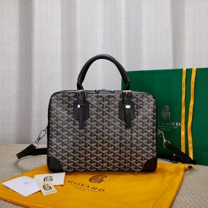 Naberezhnie Chelny / Krugloe pole Goyard 公文包戈雅